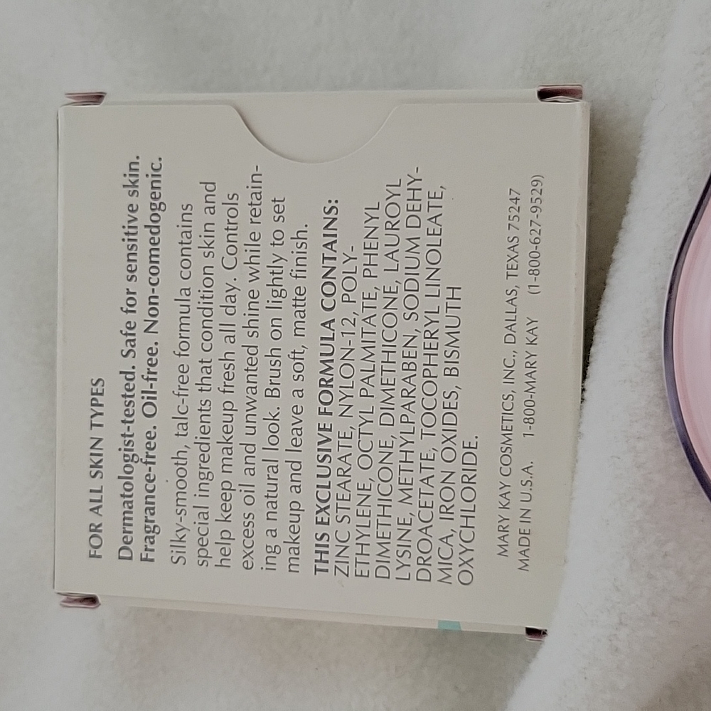 Mary Kay Bronze Pressed Powder - Picture 2 of 7